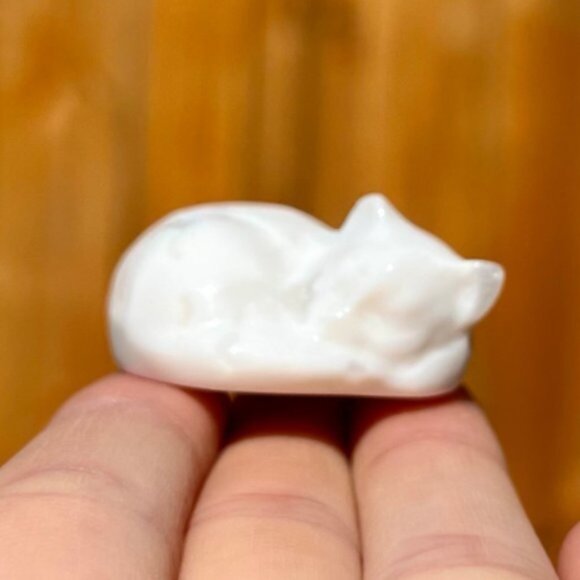 Cat Crystal Carving - Picture 5 of 7